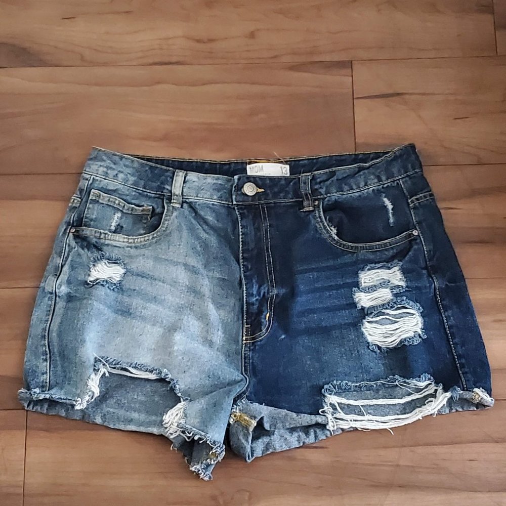Refuge split dye mom jean shorts. Size 13